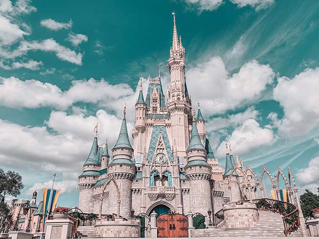 Trip to Walt Disney World Land cheap affordable for the whole family Laval Montreal